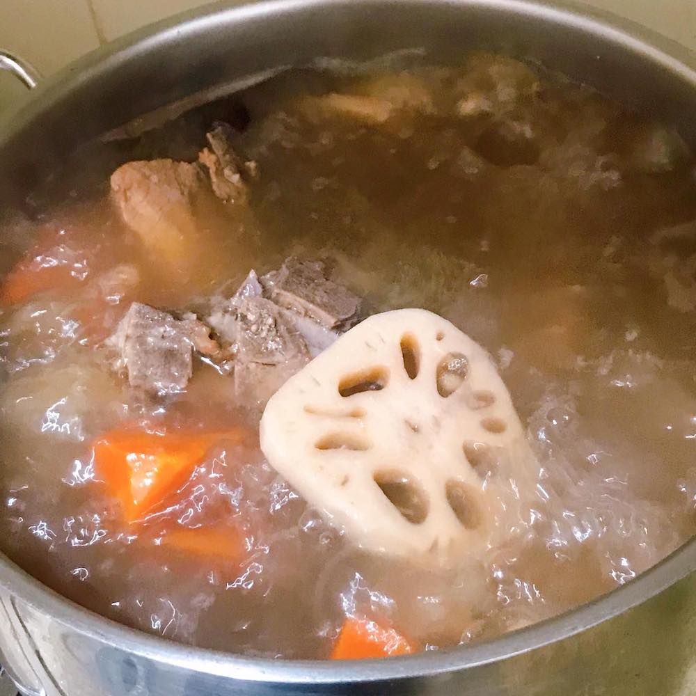 蓮藕眉豆紅蘿蔔豬骨湯2