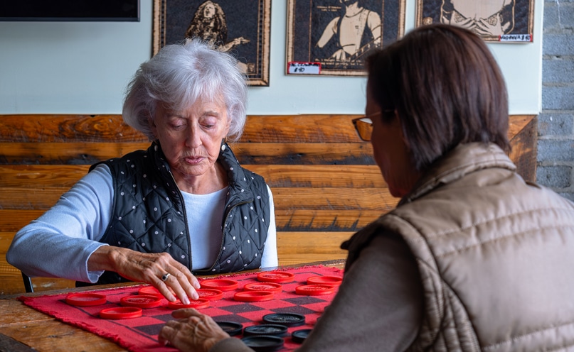 銀髮勞動力-長者幫助長者