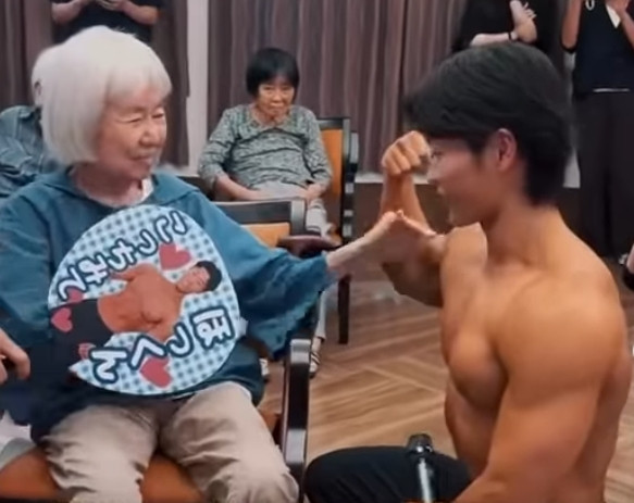 猛男護理員